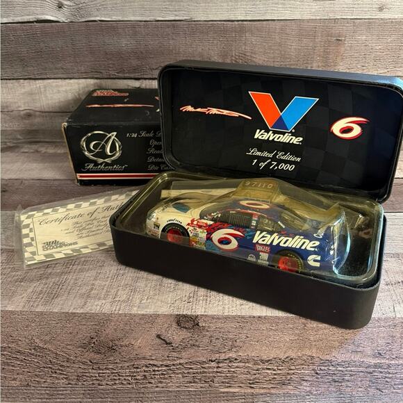 NASCAR Mark Martin #6 Valvoline 1:24 Die Cast Car 1 of 7000 Gift 1998 Vintage - Picture 1 of 12